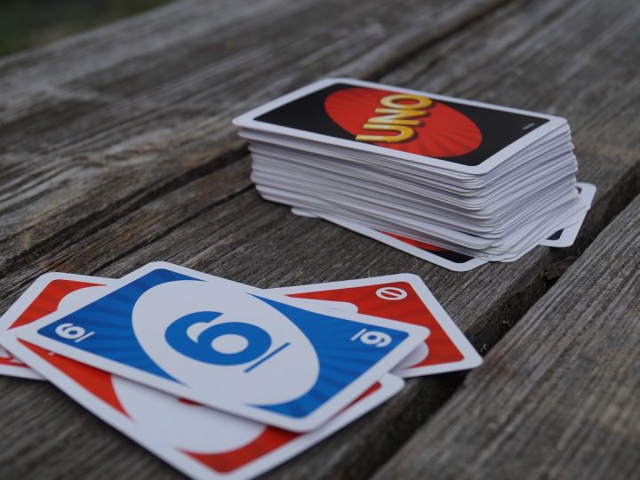 El juego de las cartas del Uno: Aprende a jugar y gana a tus amigos