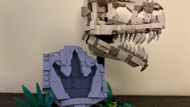 Cráneo de T-Rex de LEGO con 28% de descuento en oferta